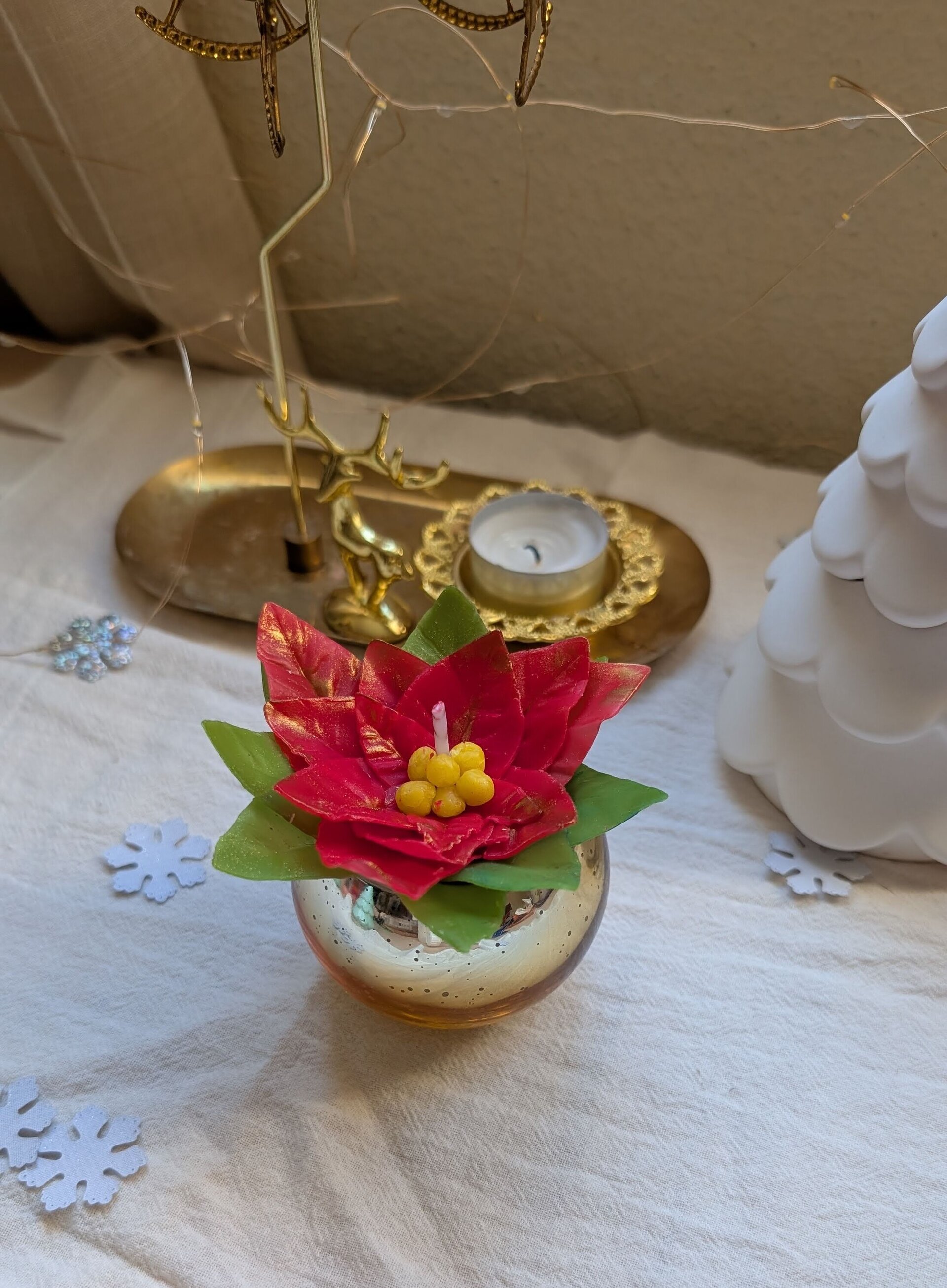 Estrella de Navidad - Vela artesanal con poinsettia en candelabro dorado - 4
