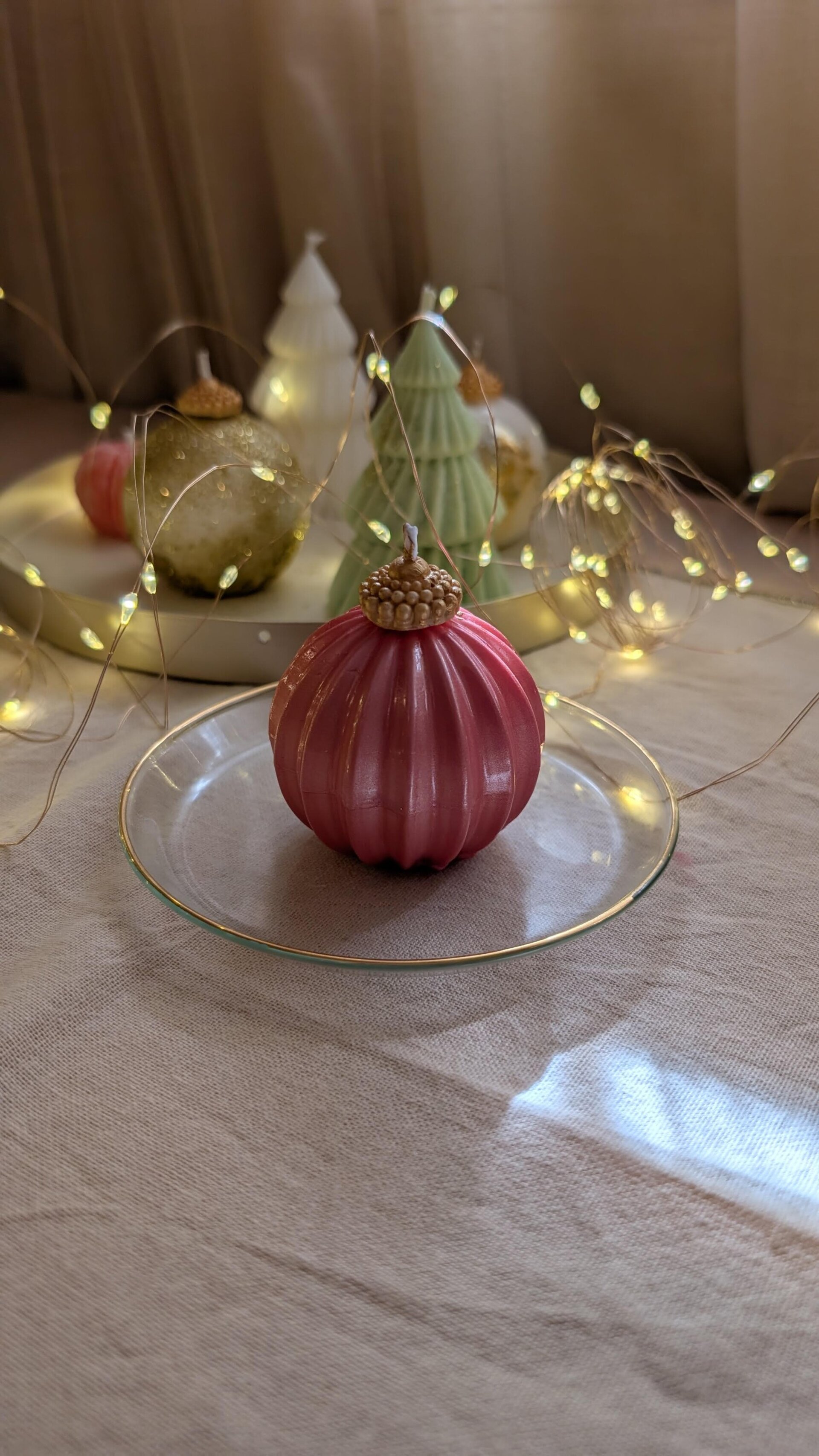 Bola de Adorno - Velas artesanales en forma de esfera navideña - 1