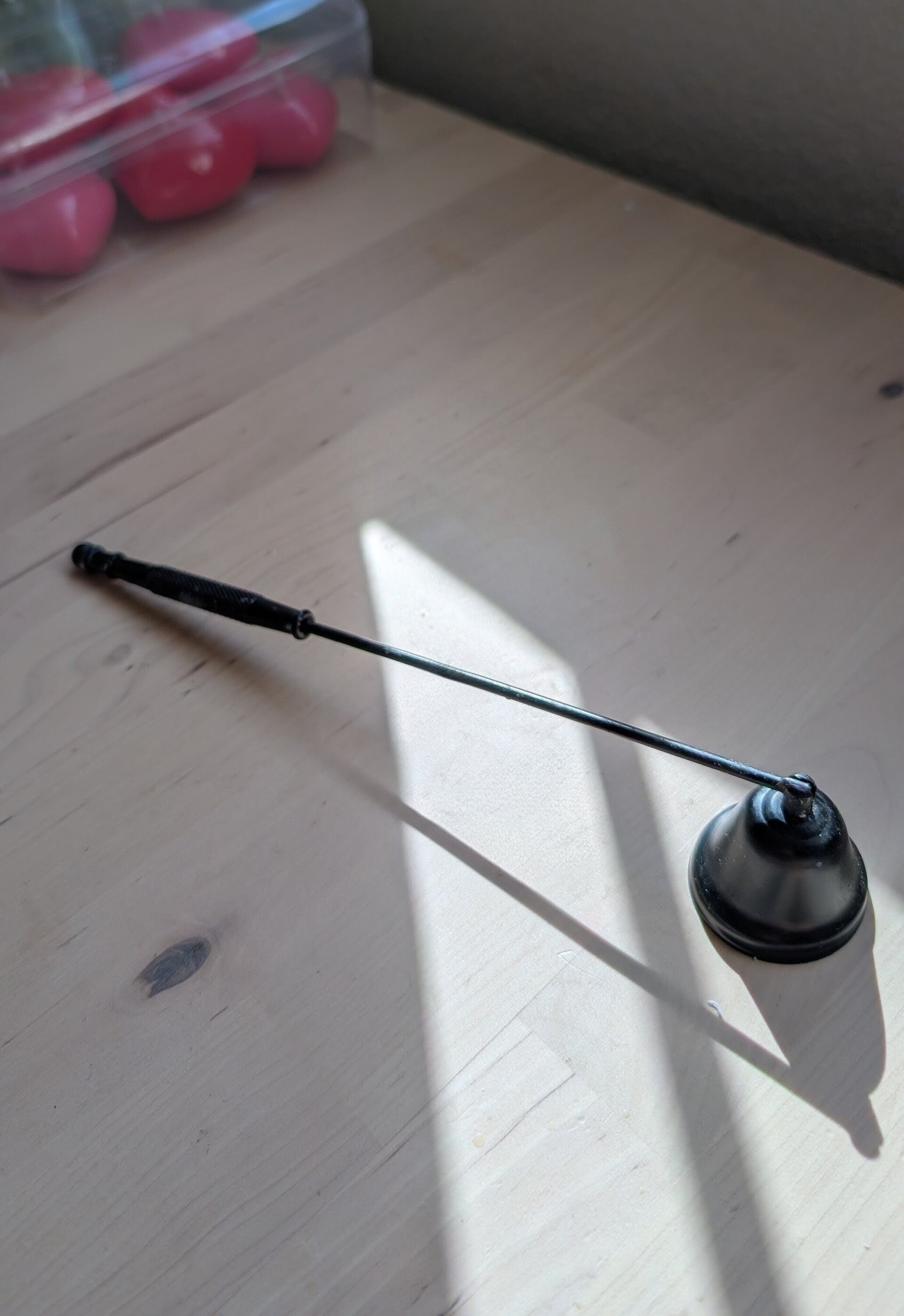 Apagavelas metálico elegante - 2