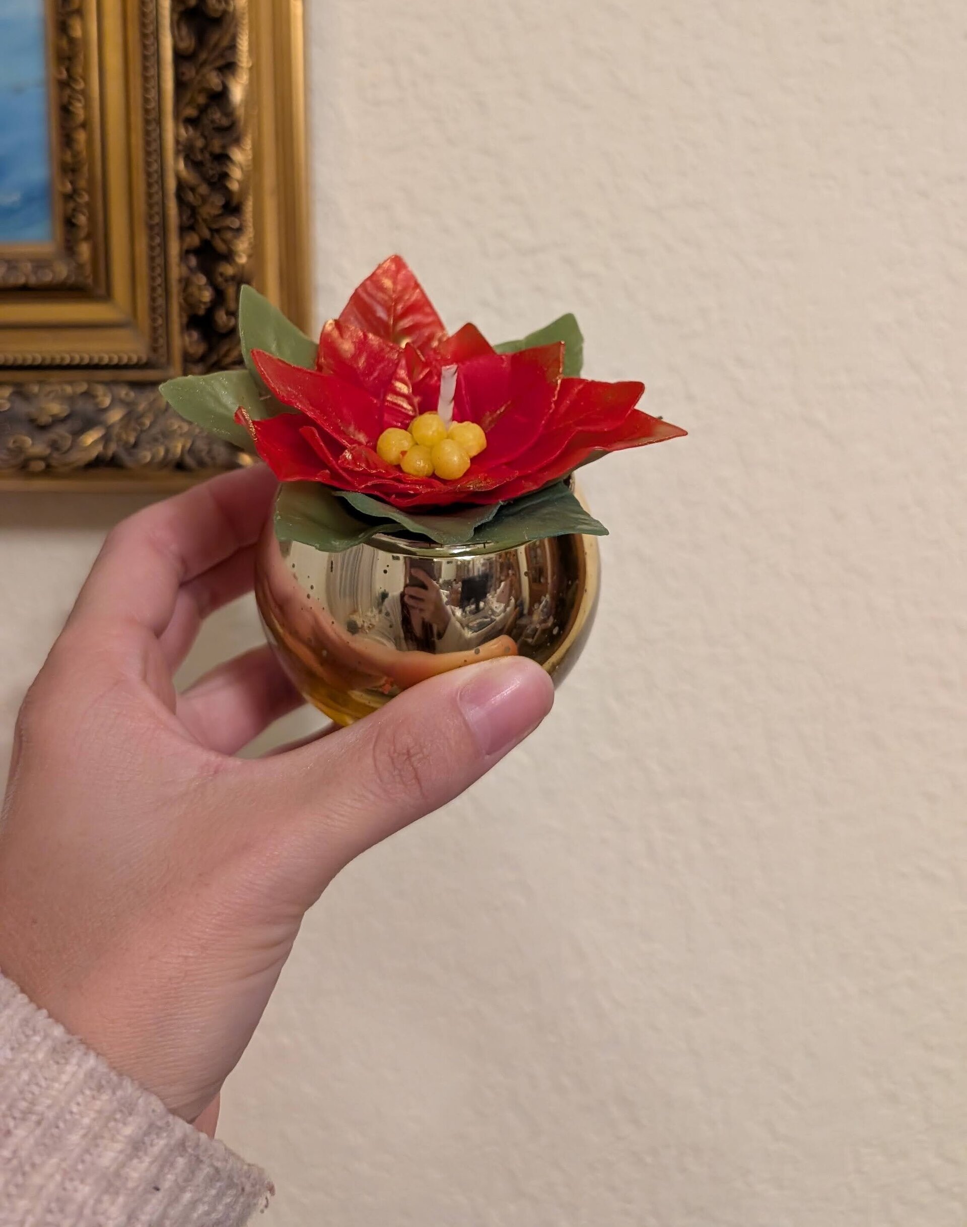 Estrella de Navidad - Vela artesanal con poinsettia en candelabro dorado - 2