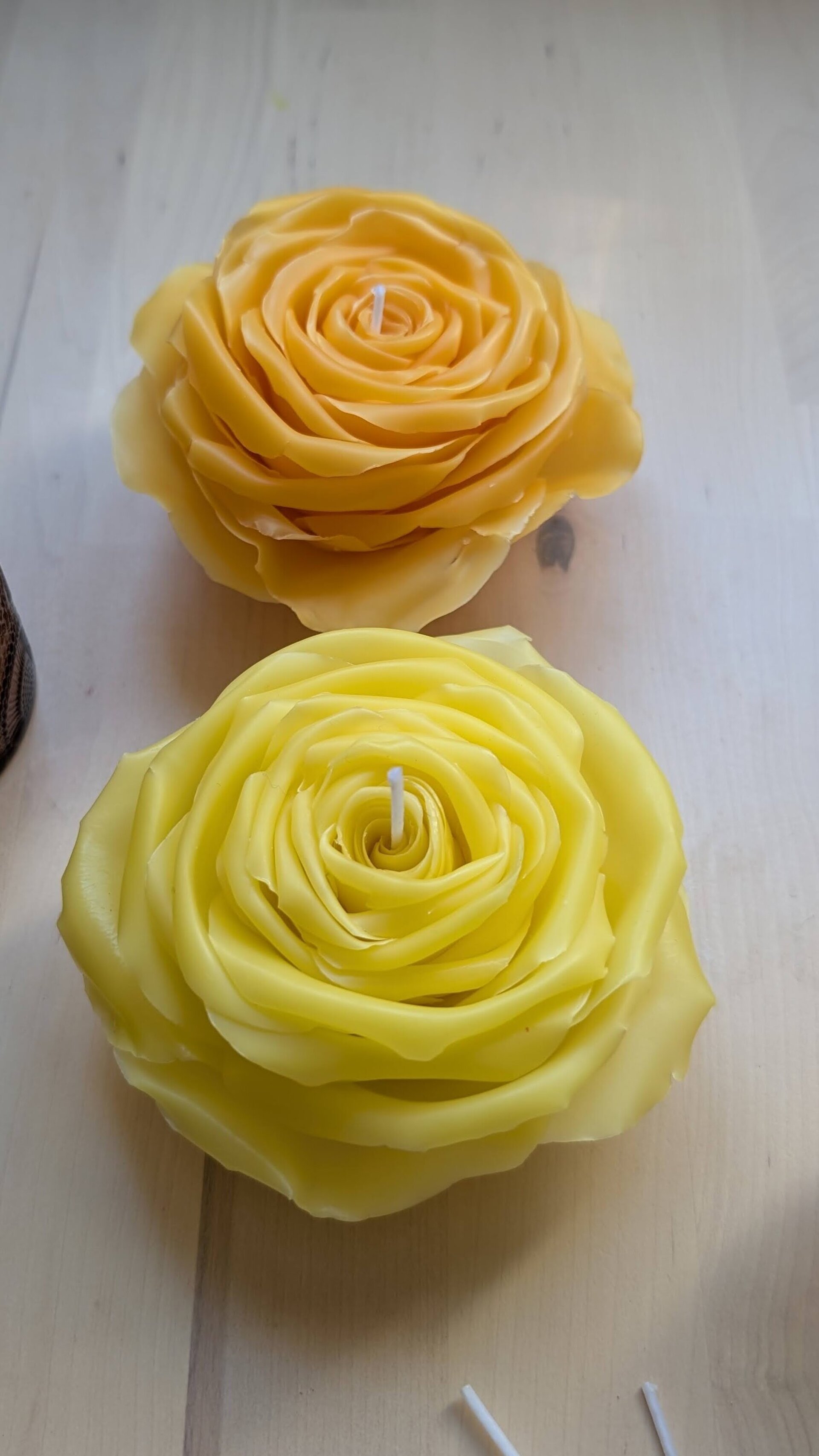 Luz de Rosa — Escultura aromática en cera de abeja - 4