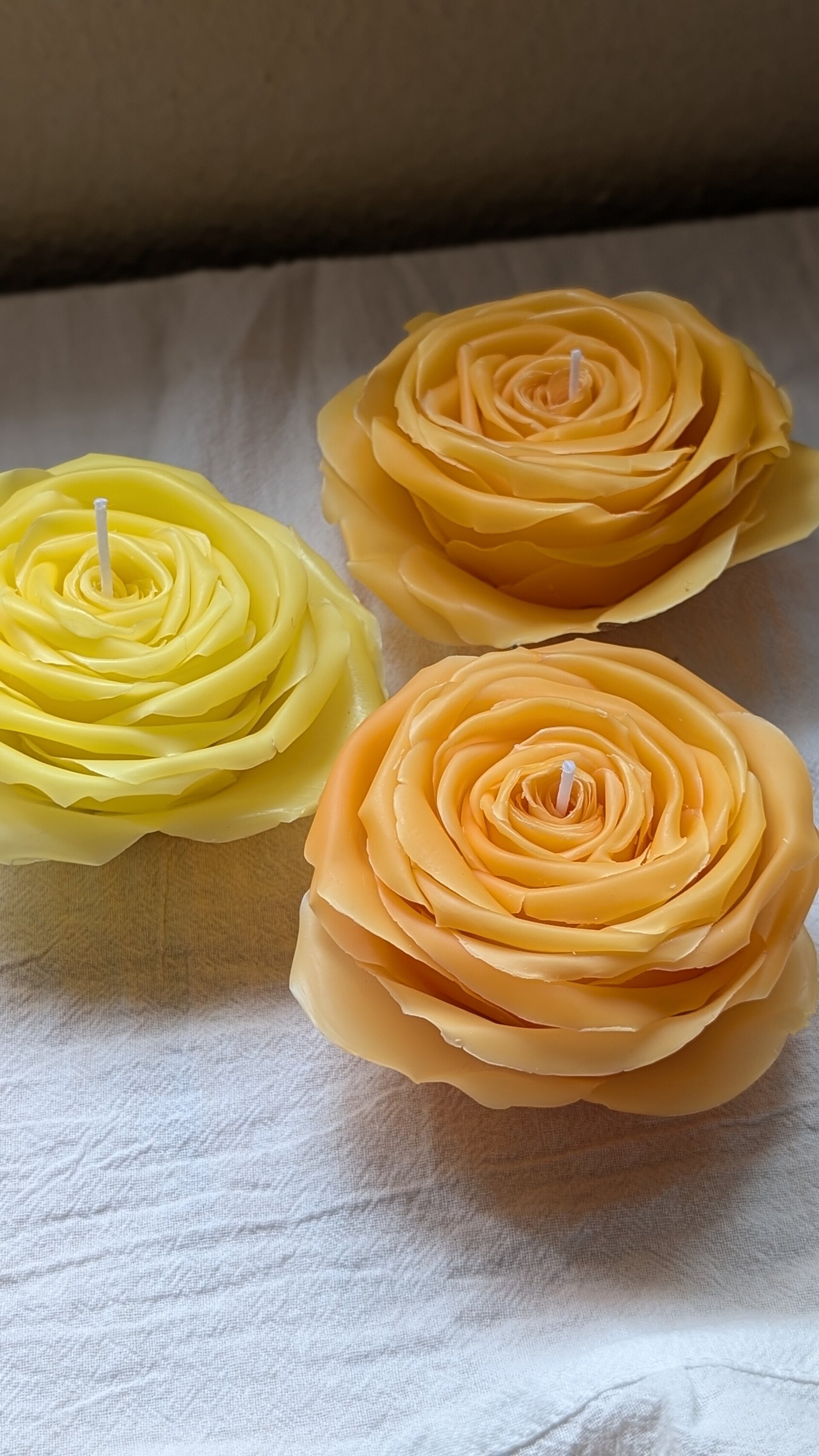 Luz de Rosa — Escultura aromática en cera de abeja - 2